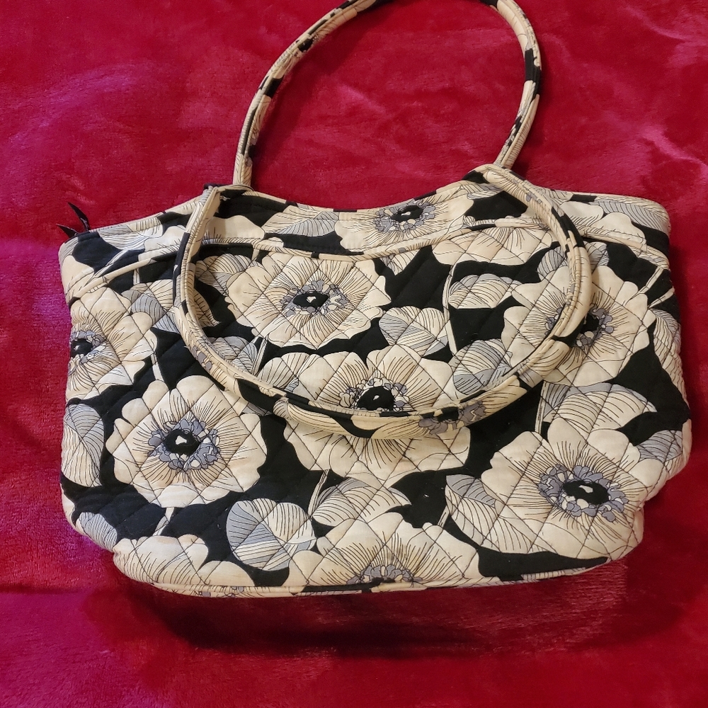 Vera Bradley hand bag with zipper